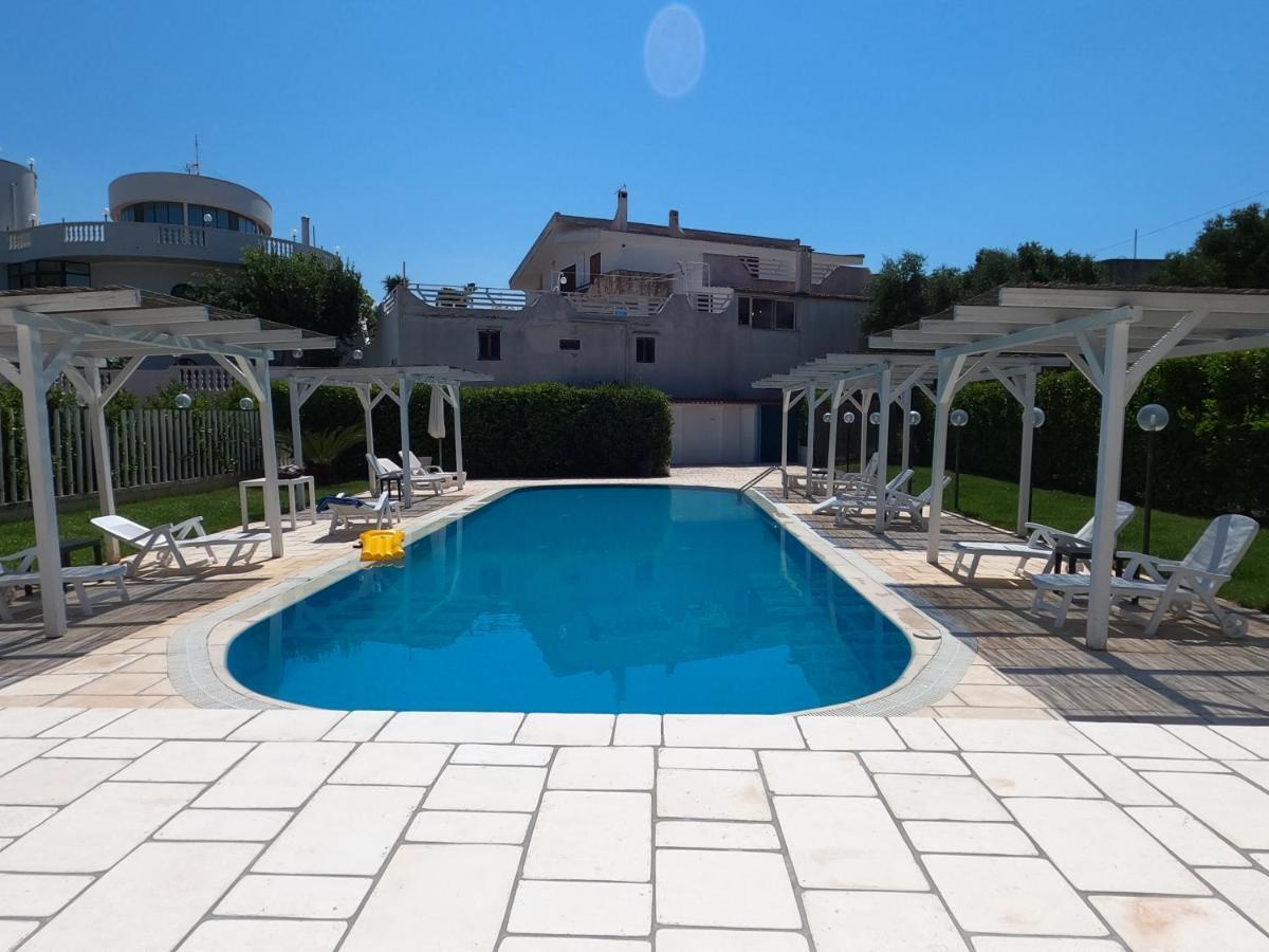Hotel Falco D'Oro Cisternino Exterior photo