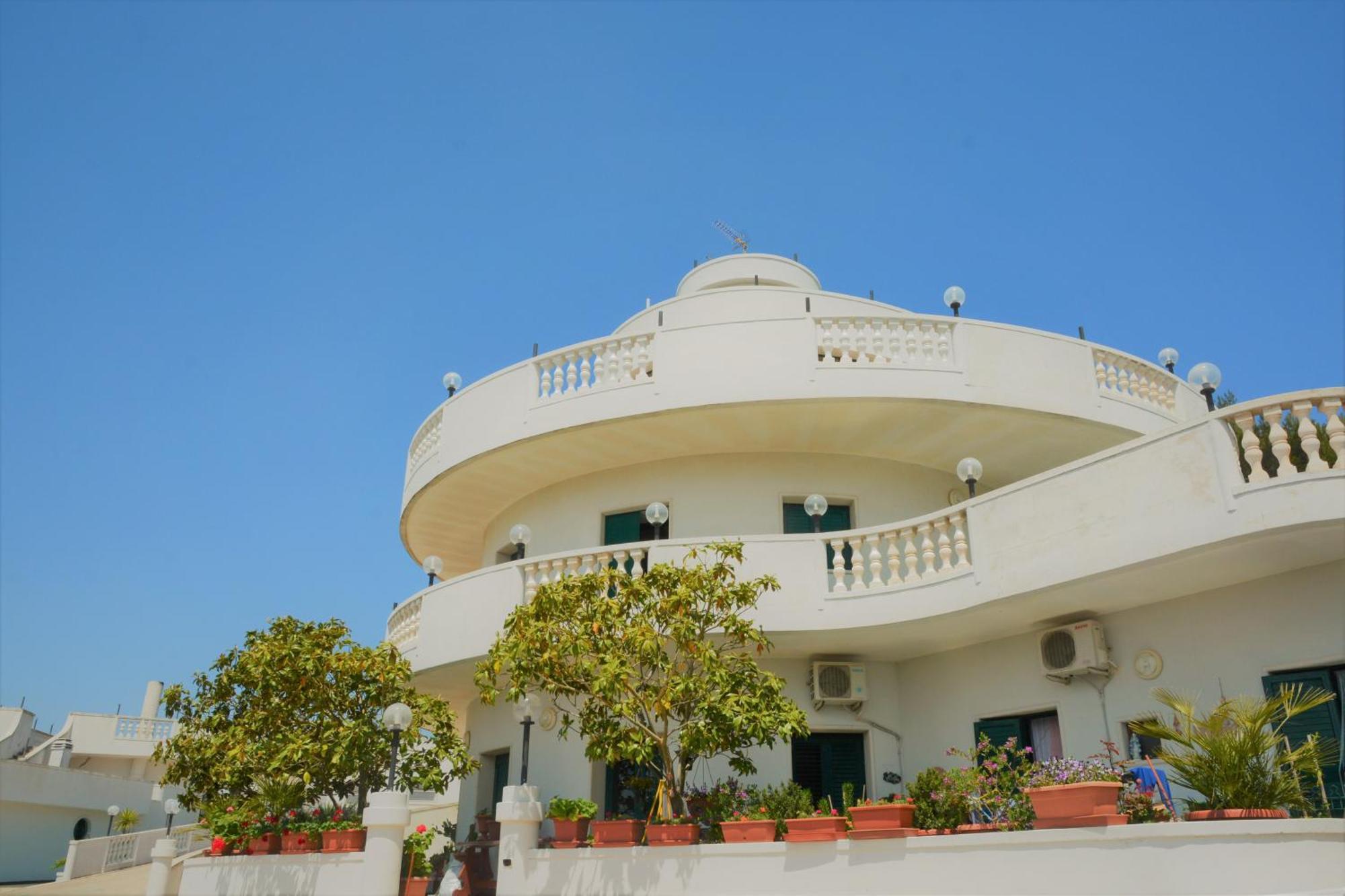 Hotel Falco D'Oro Cisternino Exterior photo