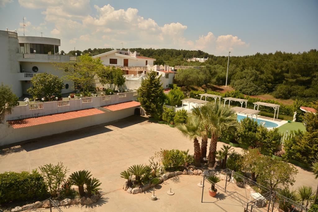 Hotel Falco D'Oro Cisternino Exterior photo